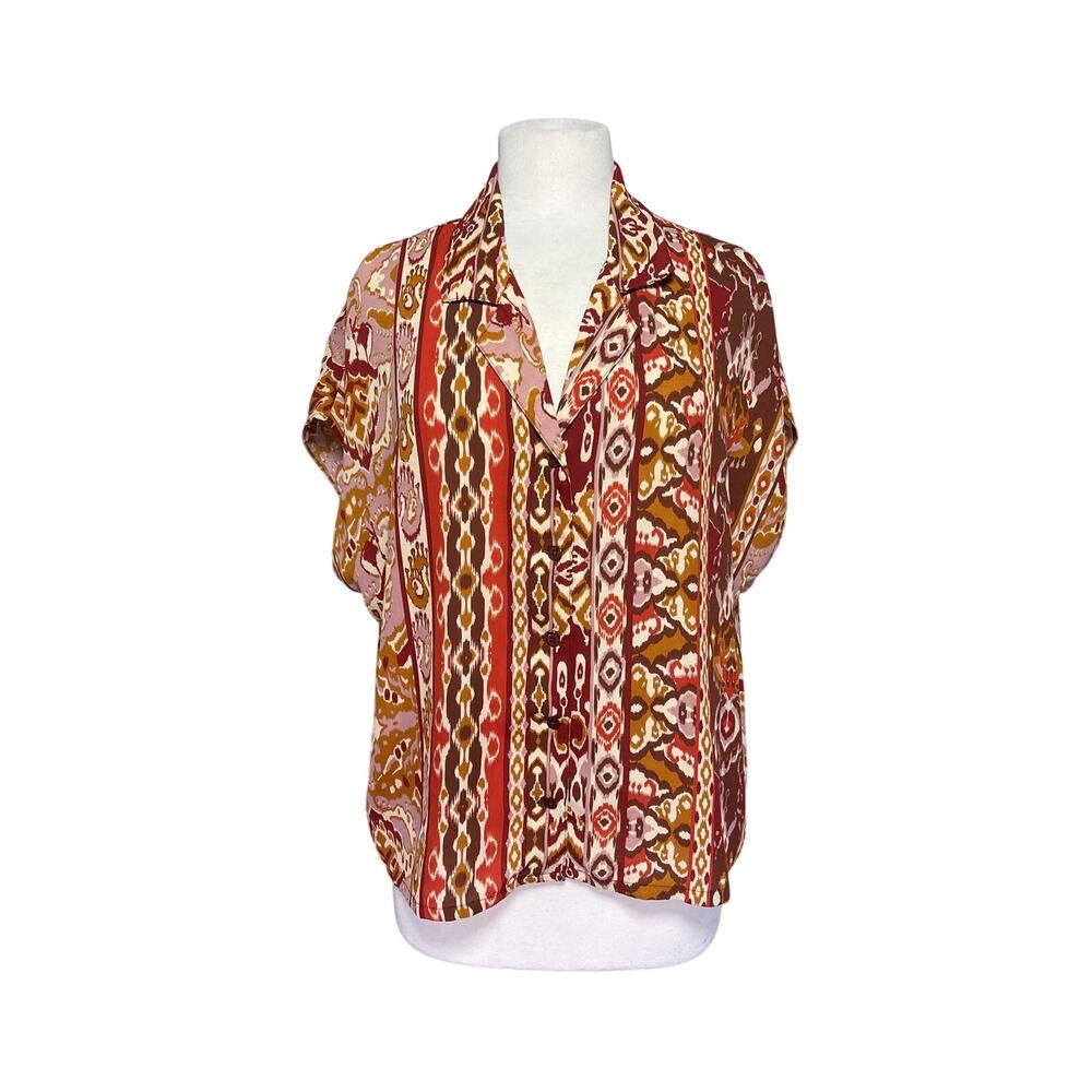 CUPCAKES & CASHMERE Boho Tribal Print Short Sleeve Button Up Top